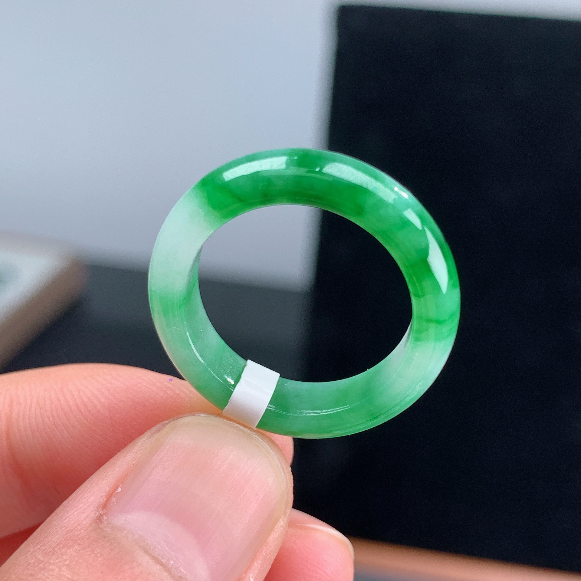 天然缅甸A货翡翠戒指辣阳绿17圈口