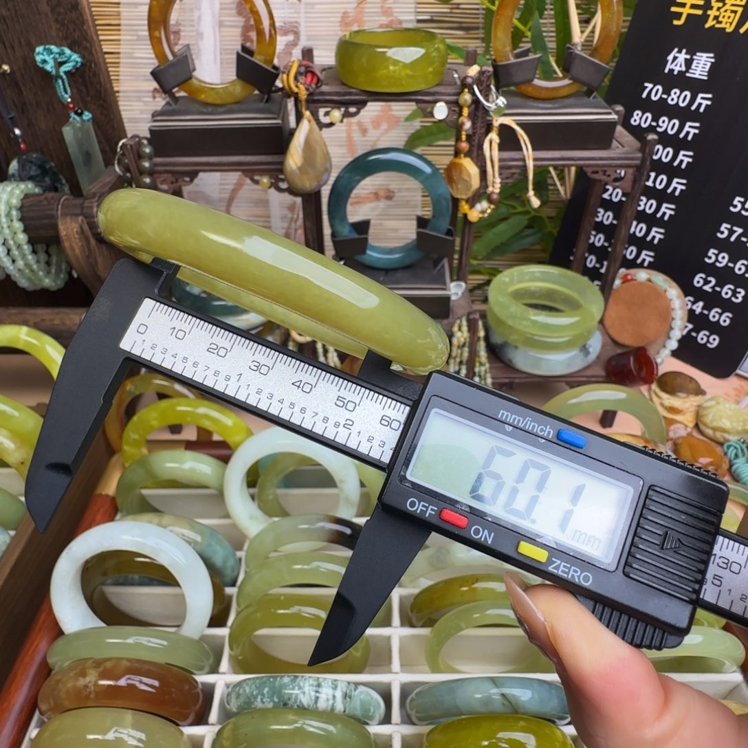 灵***漱蛇纹石玉未镶嵌手镯