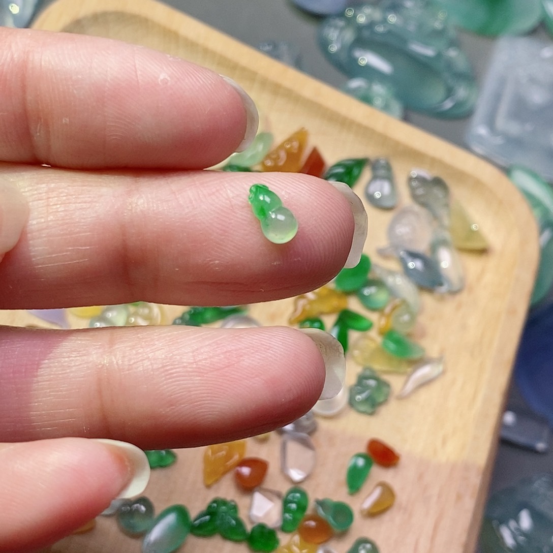 翡翠颈饰未镶嵌翡翠