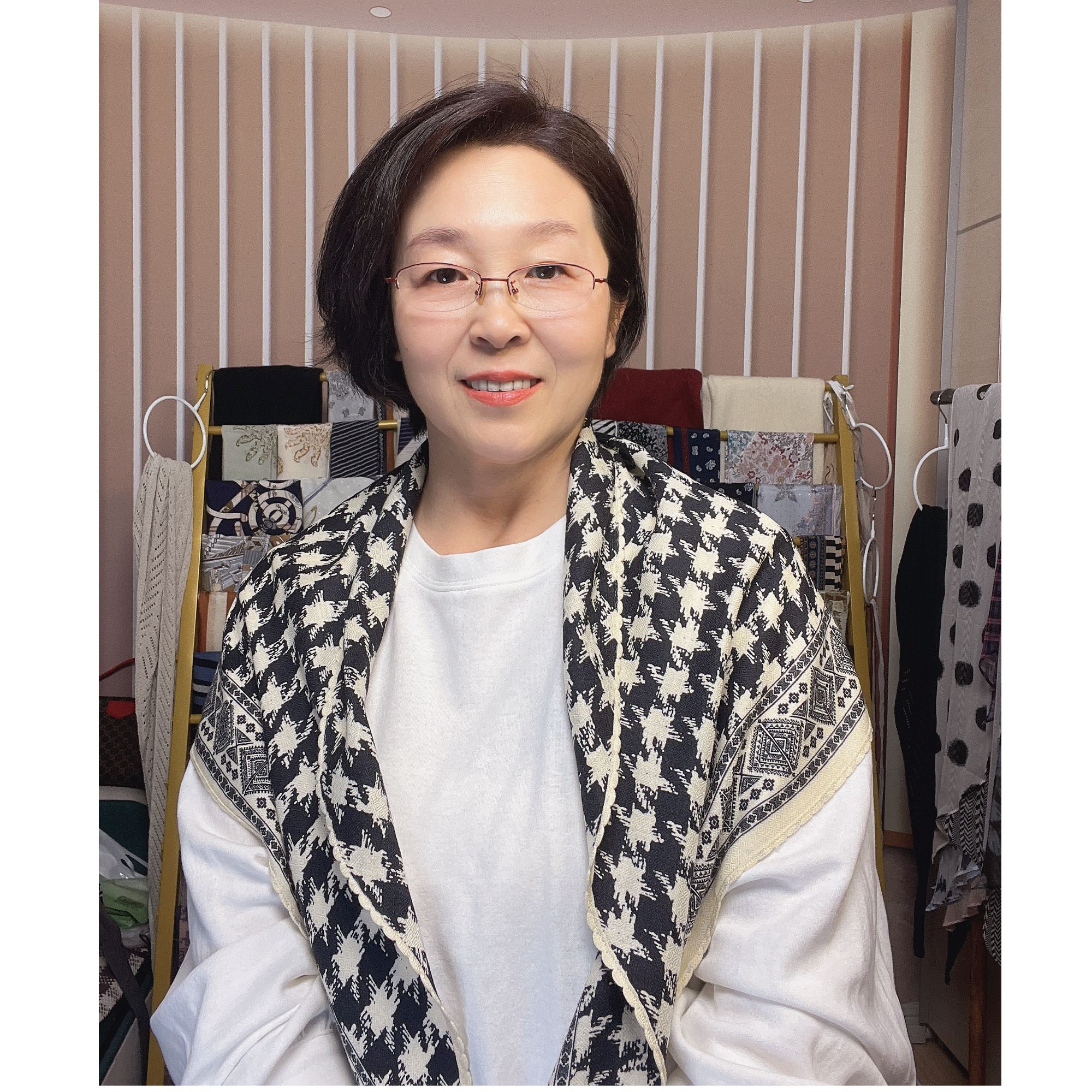 桑蚕丝+羊毛三角巾女士高端秋冬丝巾优雅气质百搭衬衫时尚洋气