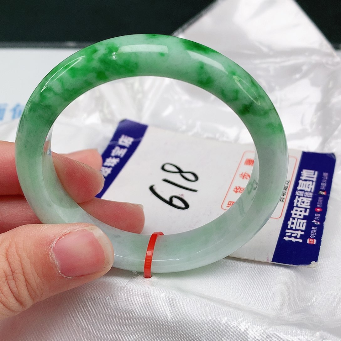 翡翠手镯未镶嵌翡翠