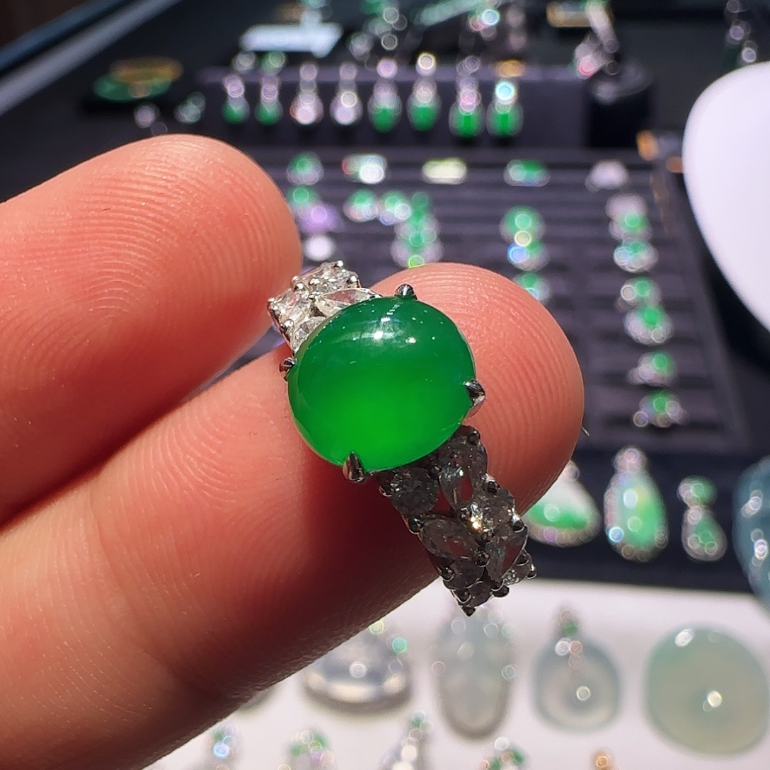 翡翠18K金镶嵌戒指