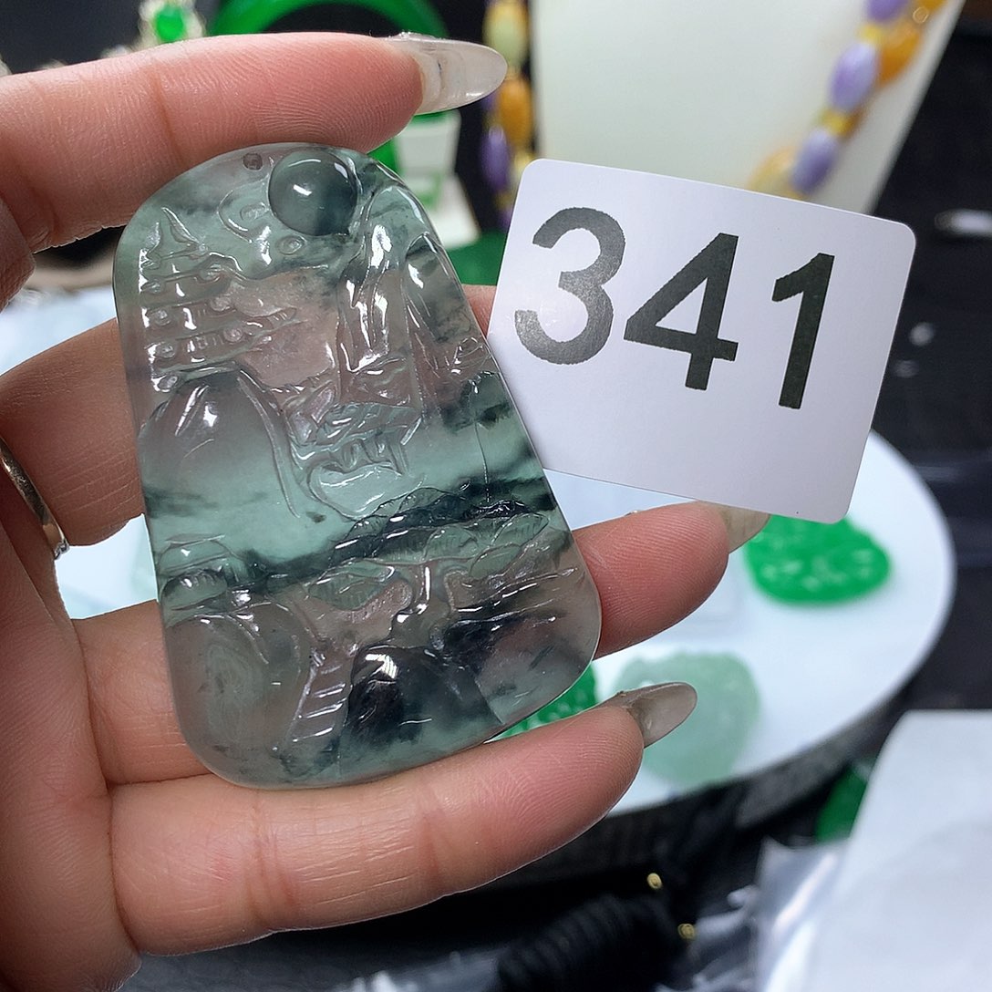 翡翠吊坠(赠链)未镶嵌