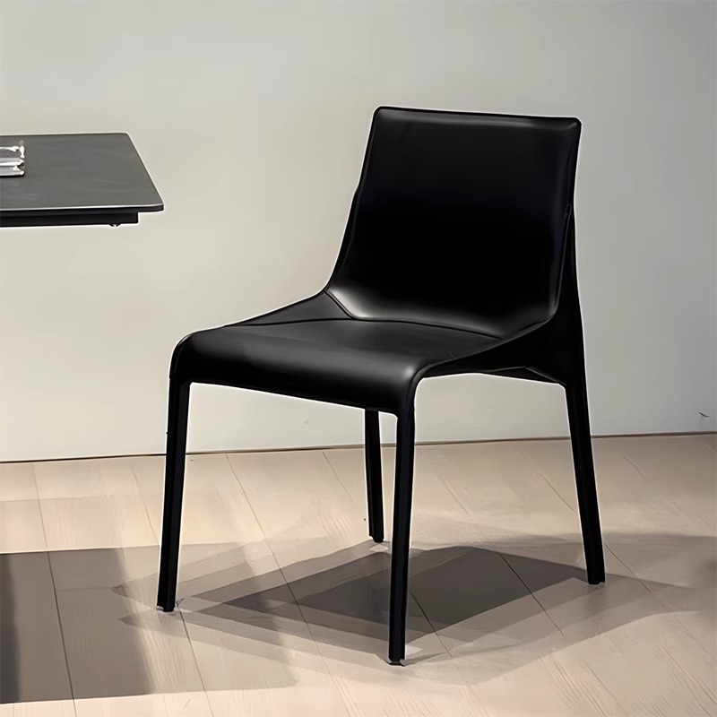 意式极简马鞍皮餐椅北欧家用轻奢靠背椅简约设计师样板房餐椅