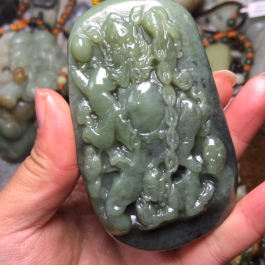 和田玉未镶嵌把件