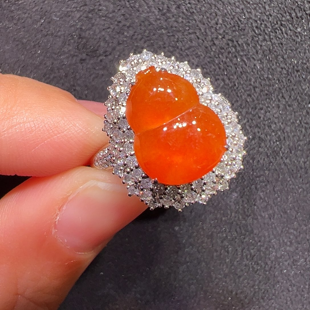 翡翠18K金镶嵌戒指