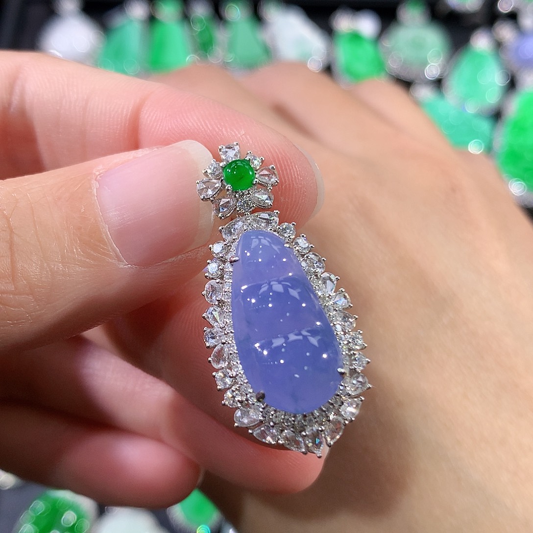 翡翠18K金镶嵌颈饰