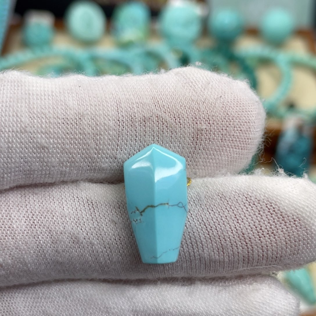 绿松石未镶嵌挂件