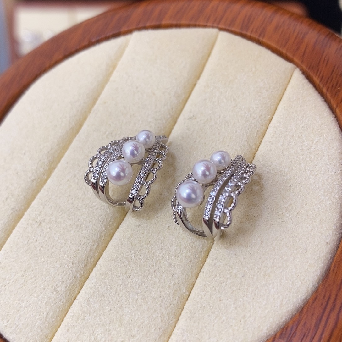 淡水珍珠银S925镶嵌耳饰