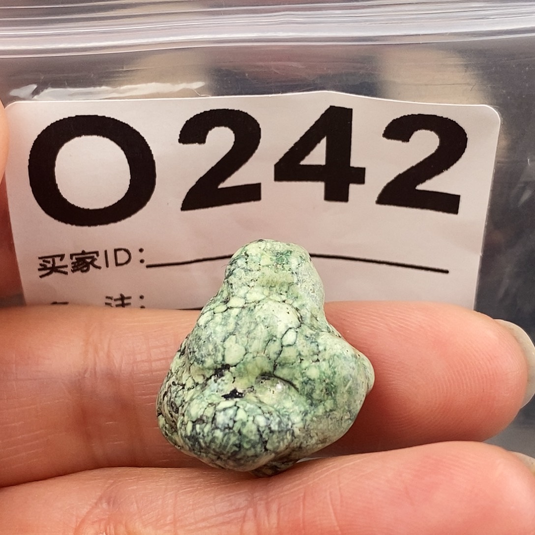 绿松石未镶嵌原矿