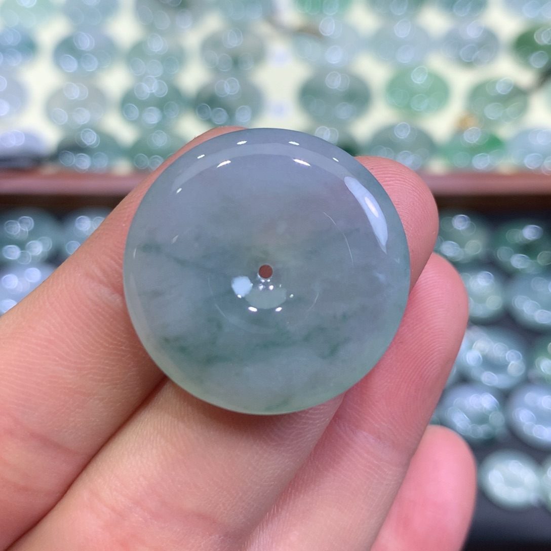 翡翠颈饰未镶嵌平安扣