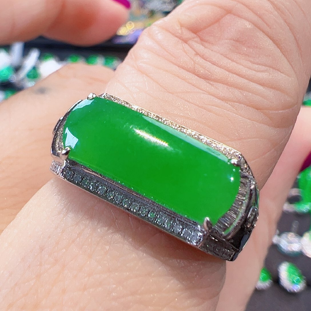 翡翠戒指18K金镶嵌签收后24小时鉴赏期