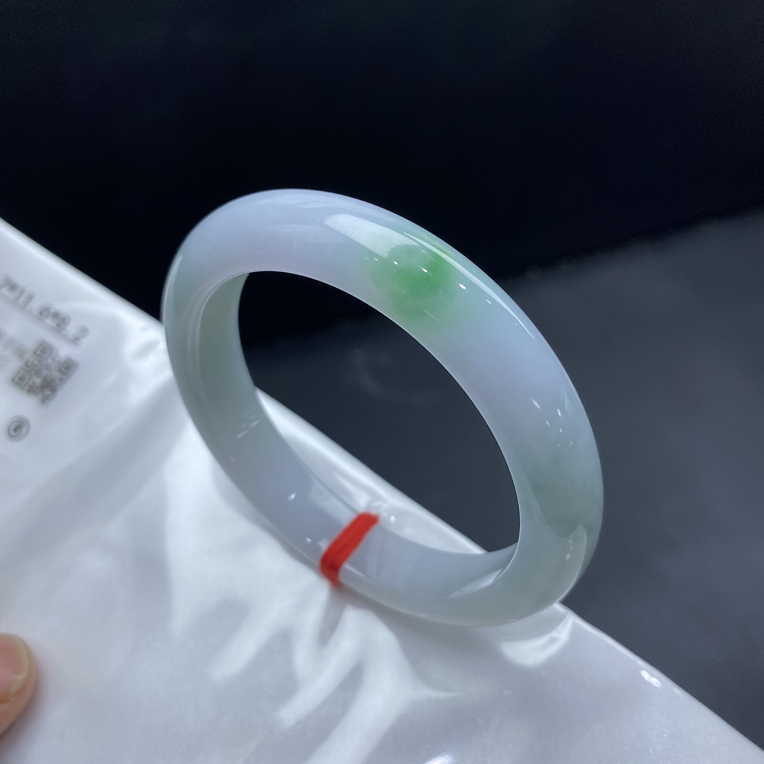 缅甸天然A货翡翠淡紫底带阳绿