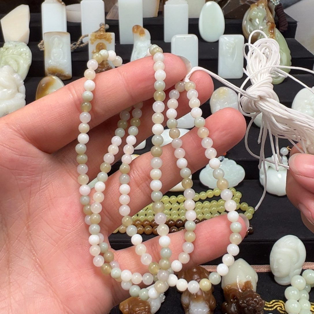 和田玉颈饰未镶嵌