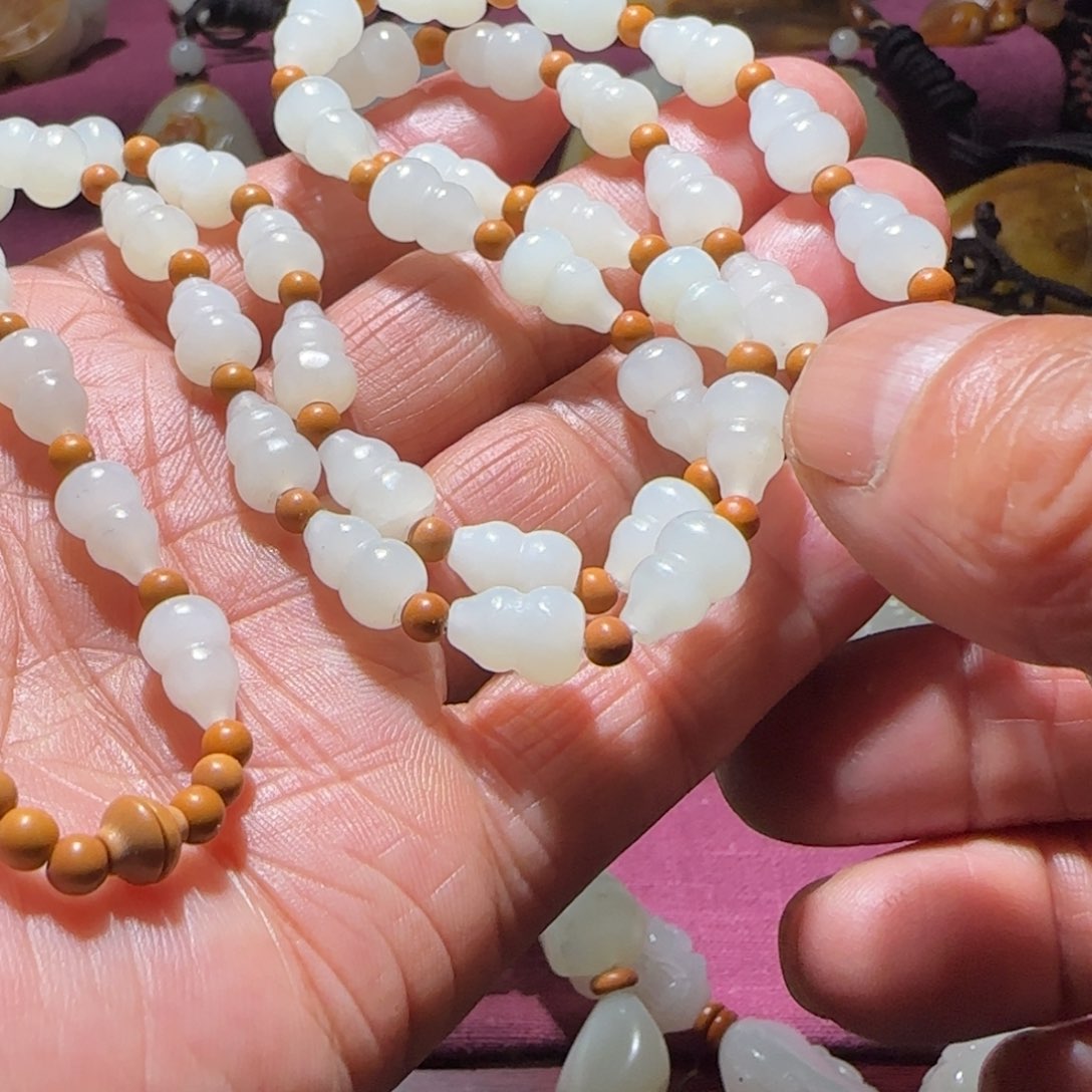 和田玉颈饰未镶嵌