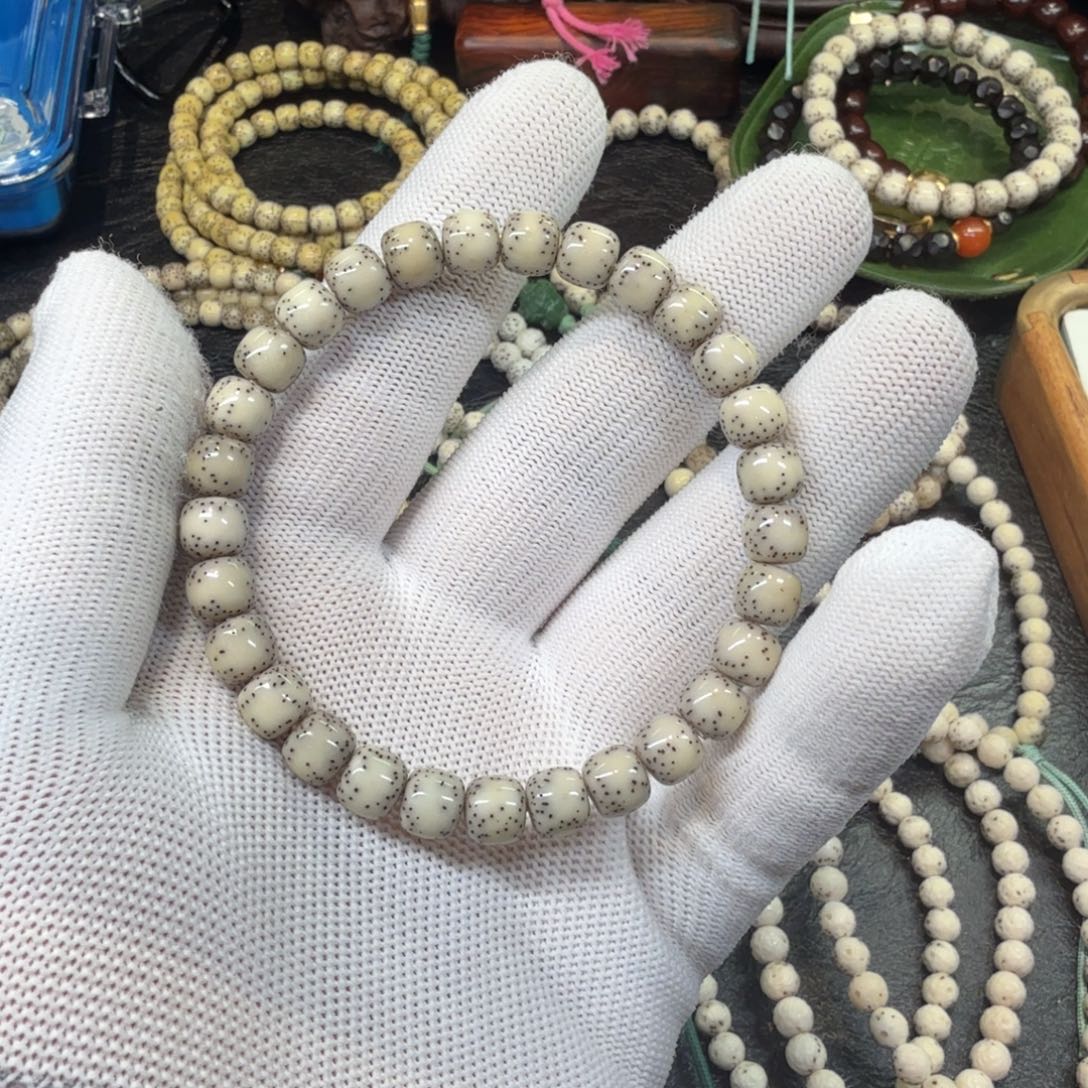 手串星月菩提8X7单圈。