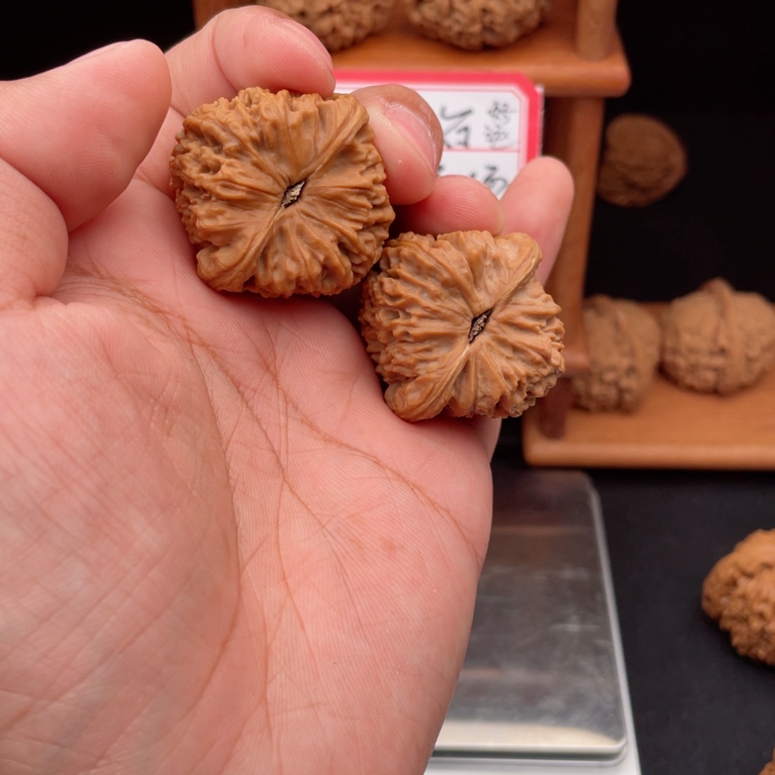 文玩核桃吊坠我****！好运南将石文玩核桃