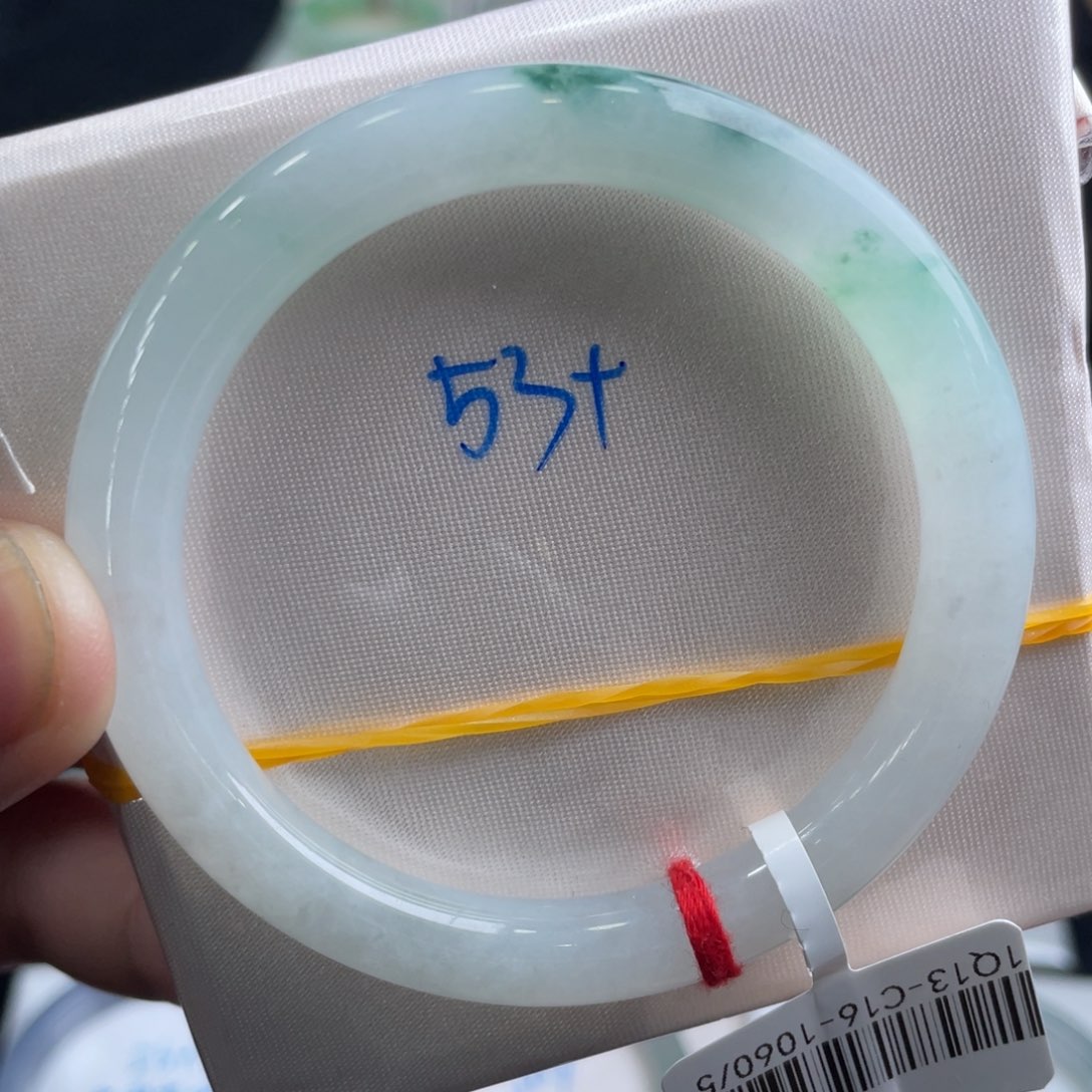 翡翠手镯未镶嵌翡翠手镯