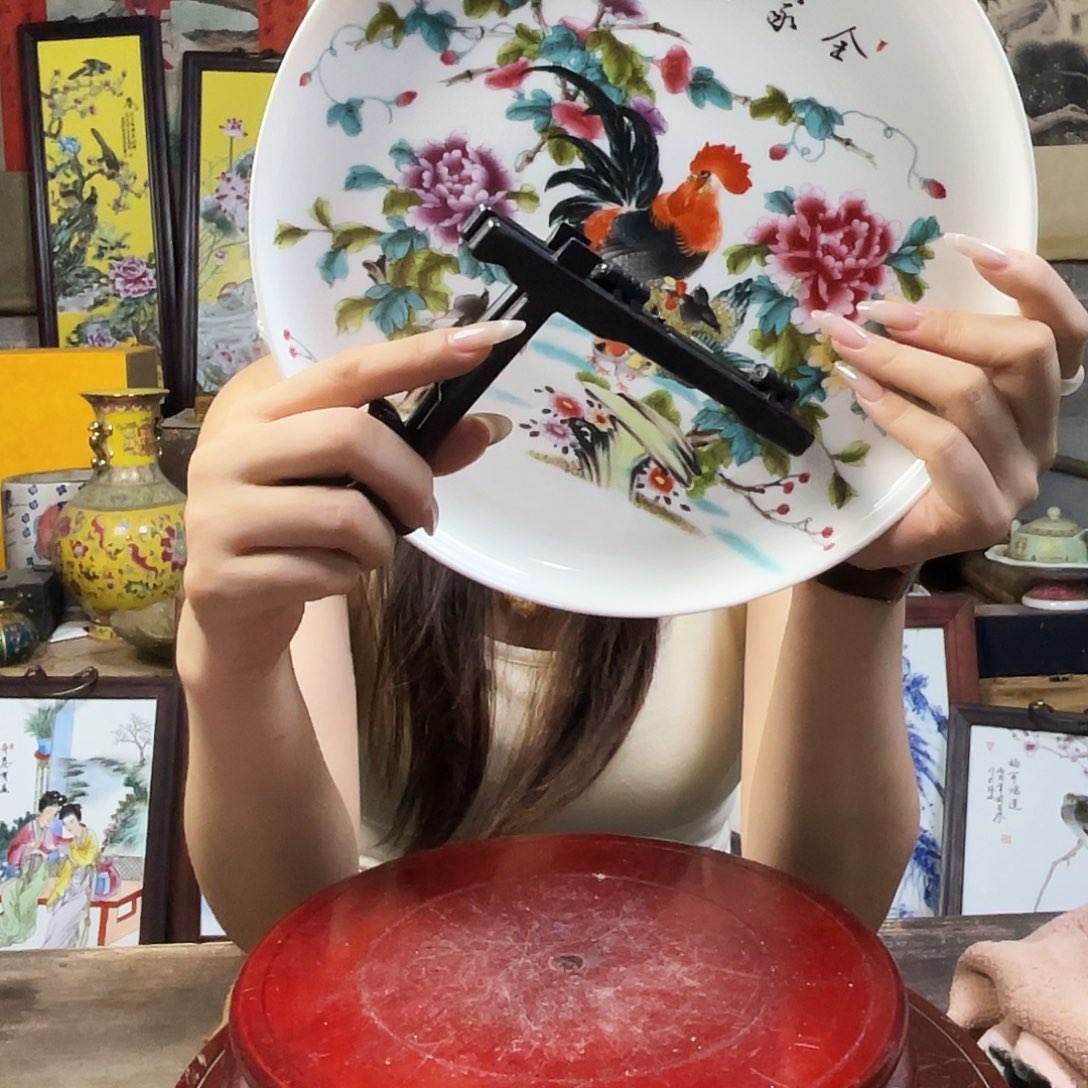 摆件景德镇陶瓷。  
