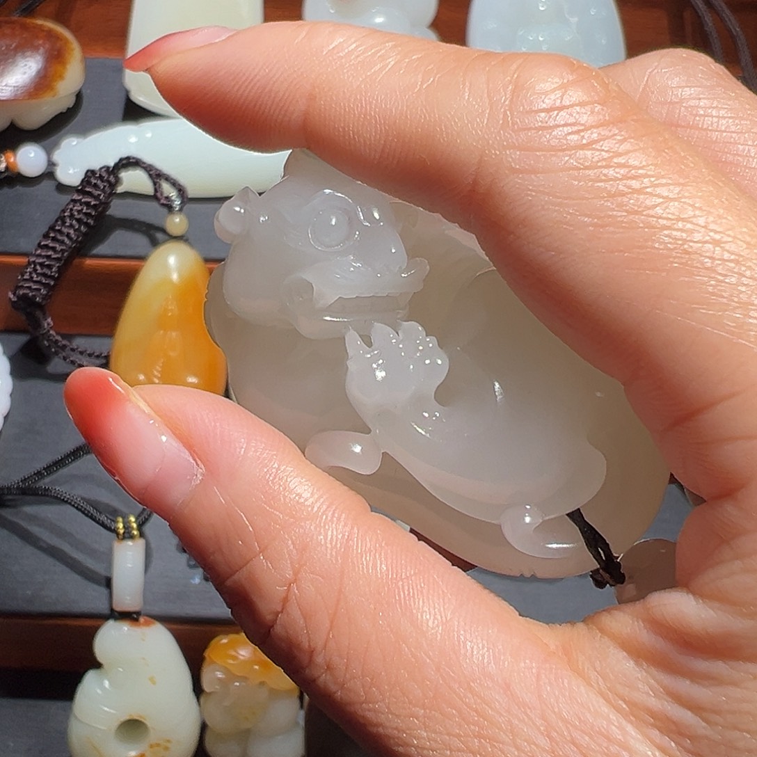 青***忆和田玉未镶嵌手串