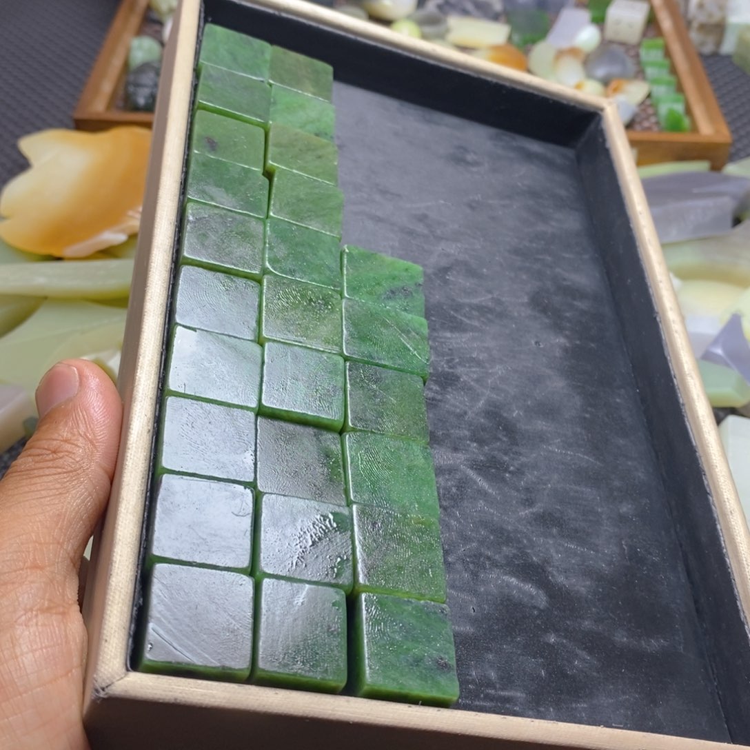 和田玉未镶嵌珠宝半成品