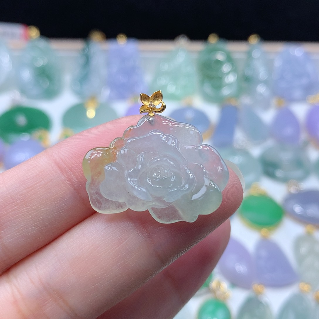 翡翠18K金镶嵌颈饰翡翠