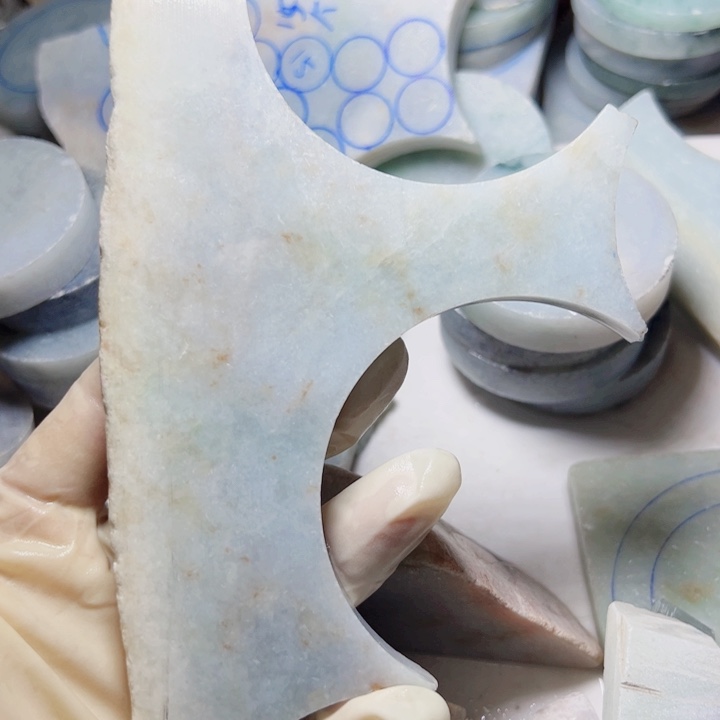 翡翠颈饰未镶嵌翡翠片料