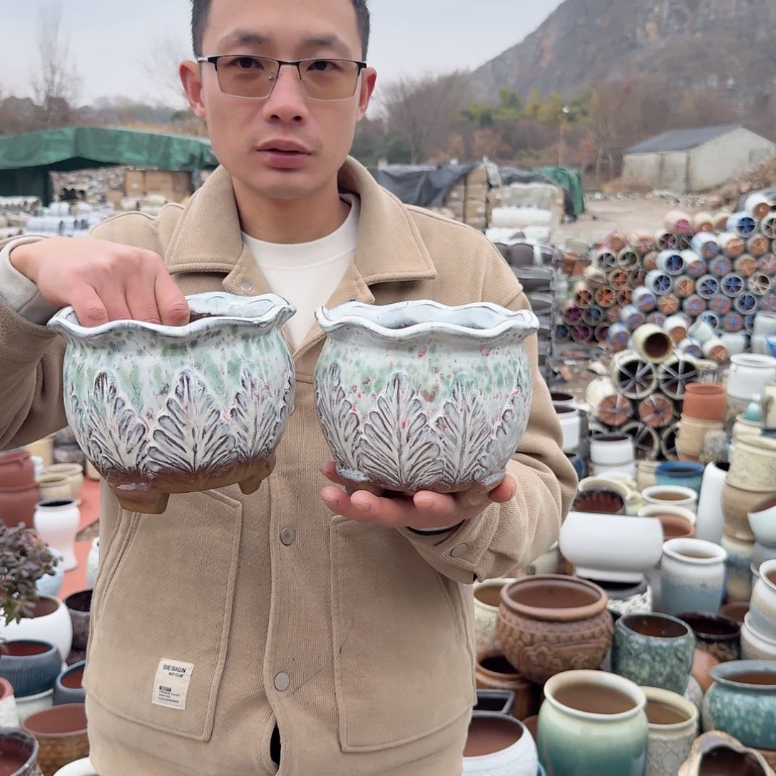 紫砂花盆口16.5高14（两个胖白菜白彩色