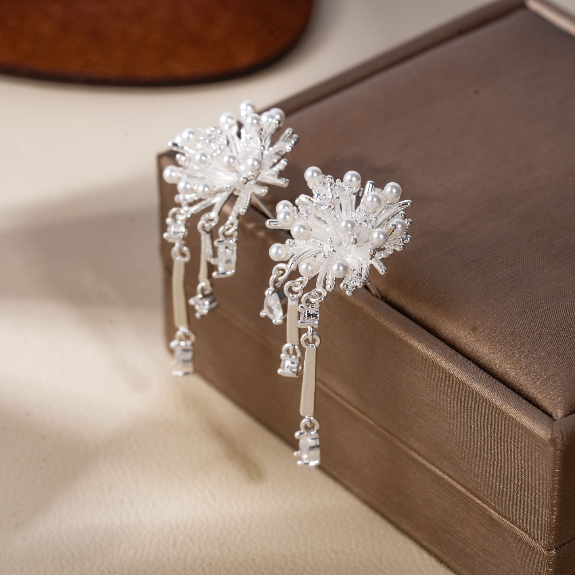 铜合金耳饰 植物花卉银色白色耳环个性百搭高智淡人风PT0717