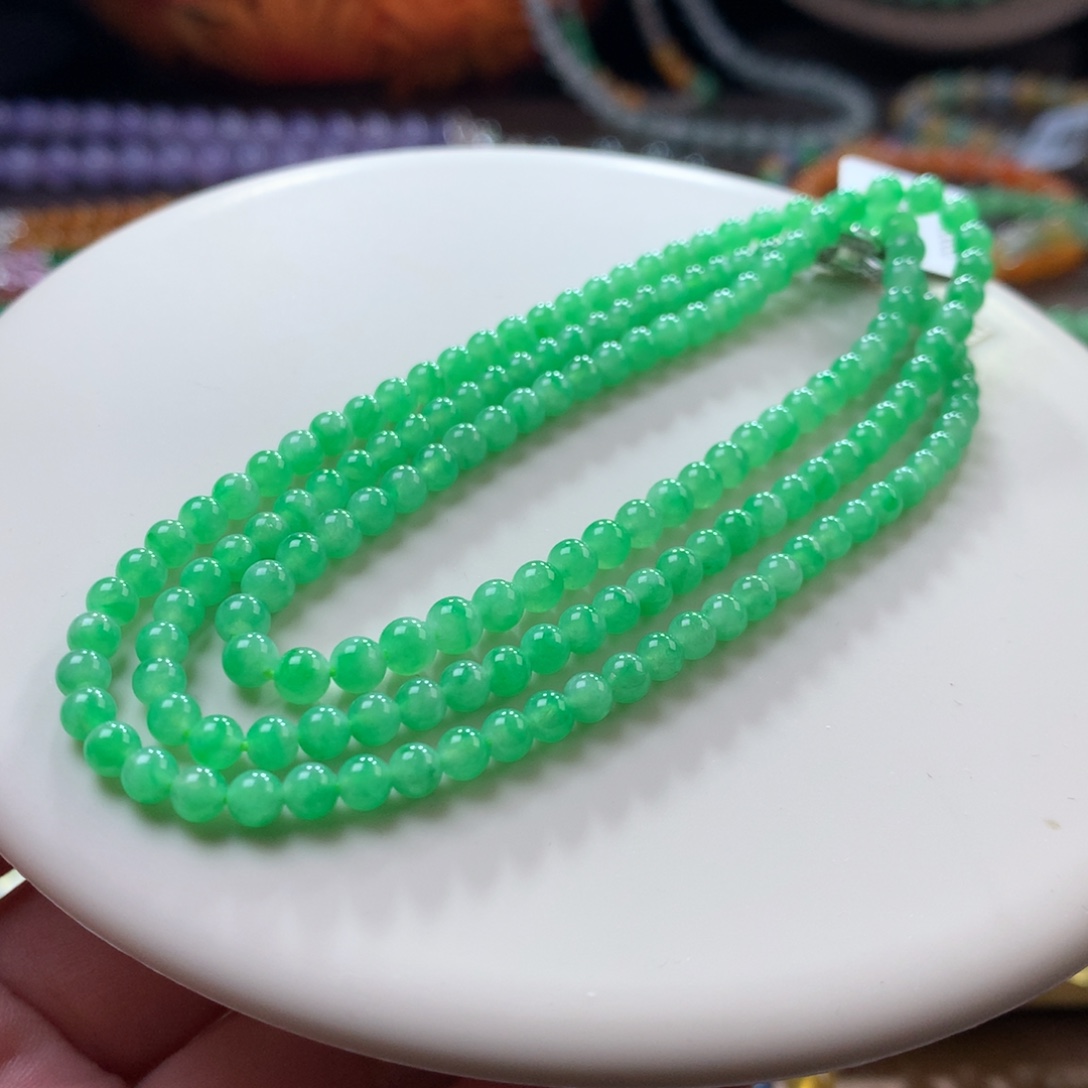 翡翠未镶嵌颈饰翡翠冰底冰甜阳绿卡3.30～4.20+