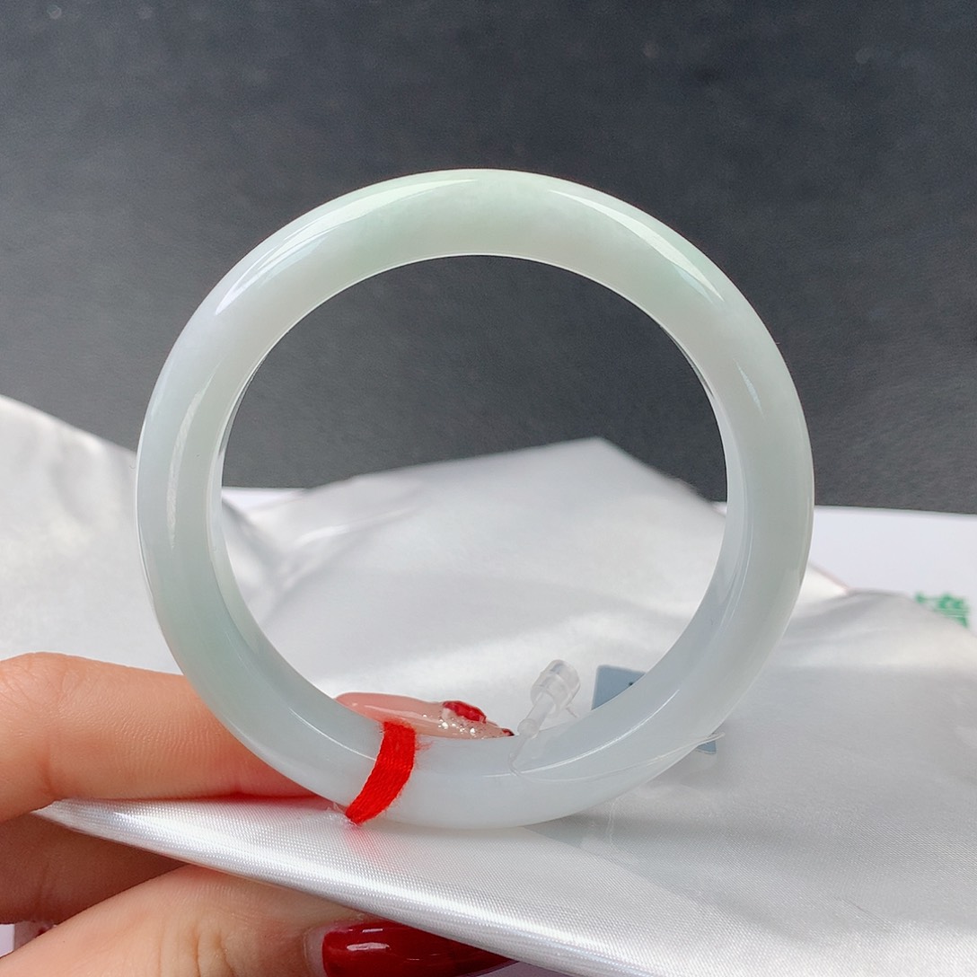 翡翠手镯未镶嵌68正53