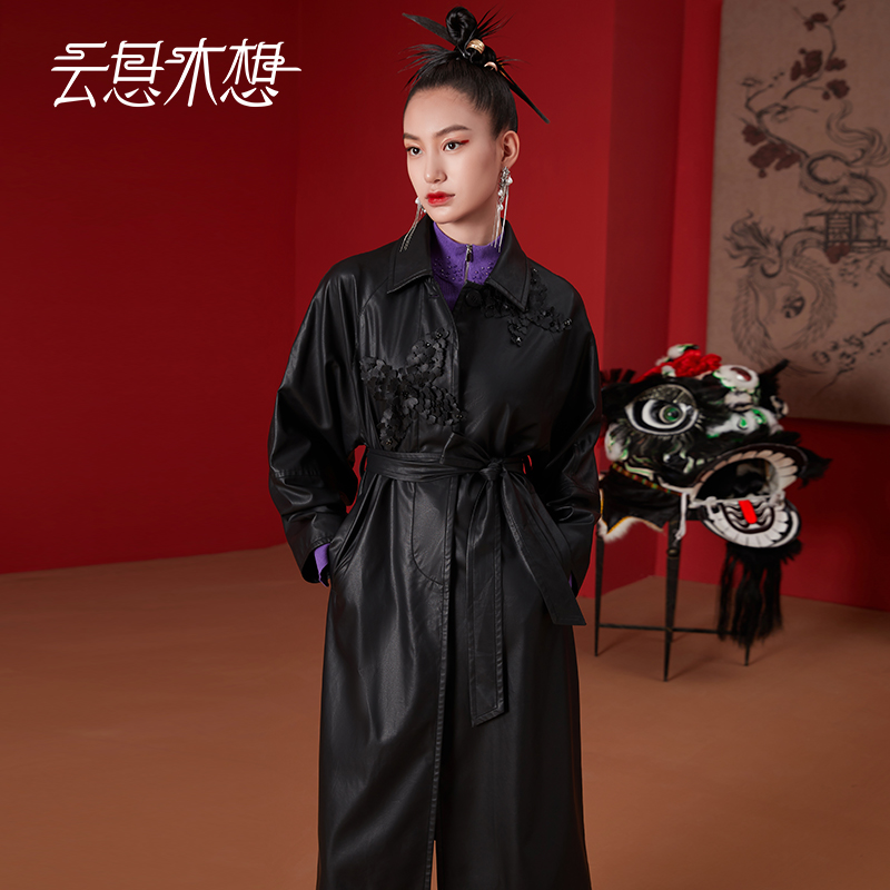 云思木想新中式2024早春新款设计感立体装饰时尚PU风衣11196