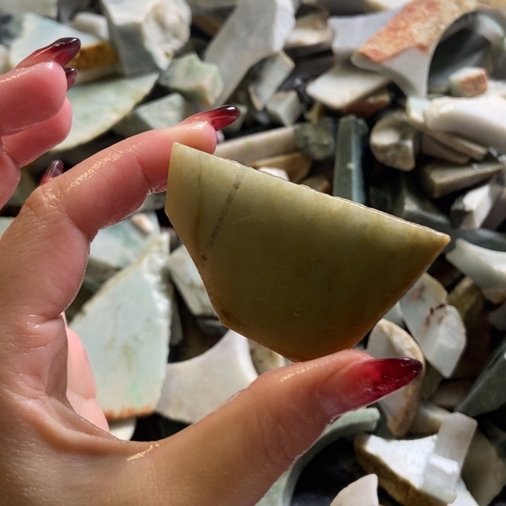 翡翠颈饰未镶嵌天然翡翠