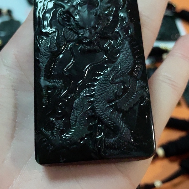 翡翠颈饰未镶嵌魅****)