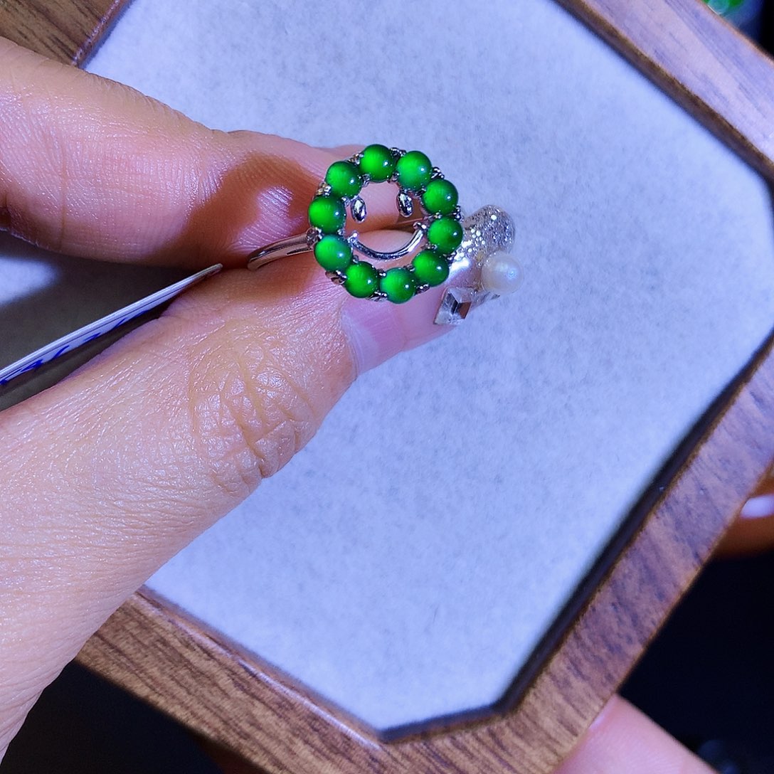 翡翠戒指银S925镶嵌天然翡翠戒指