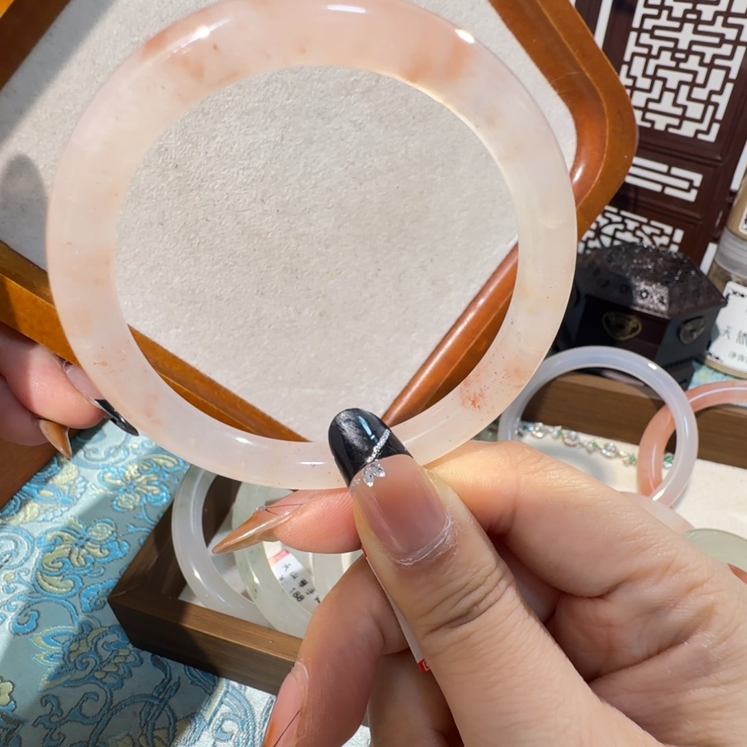 石英质玉（金丝玉）未镶嵌手镯冰透浅粉圆条56.1-8.4