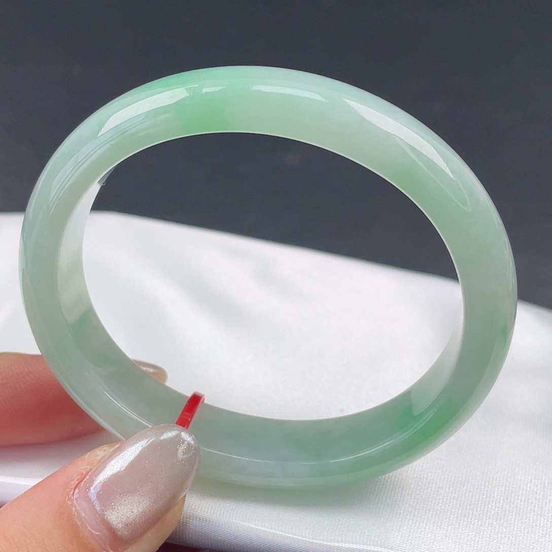 翡翠未镶嵌手镯54贵妃