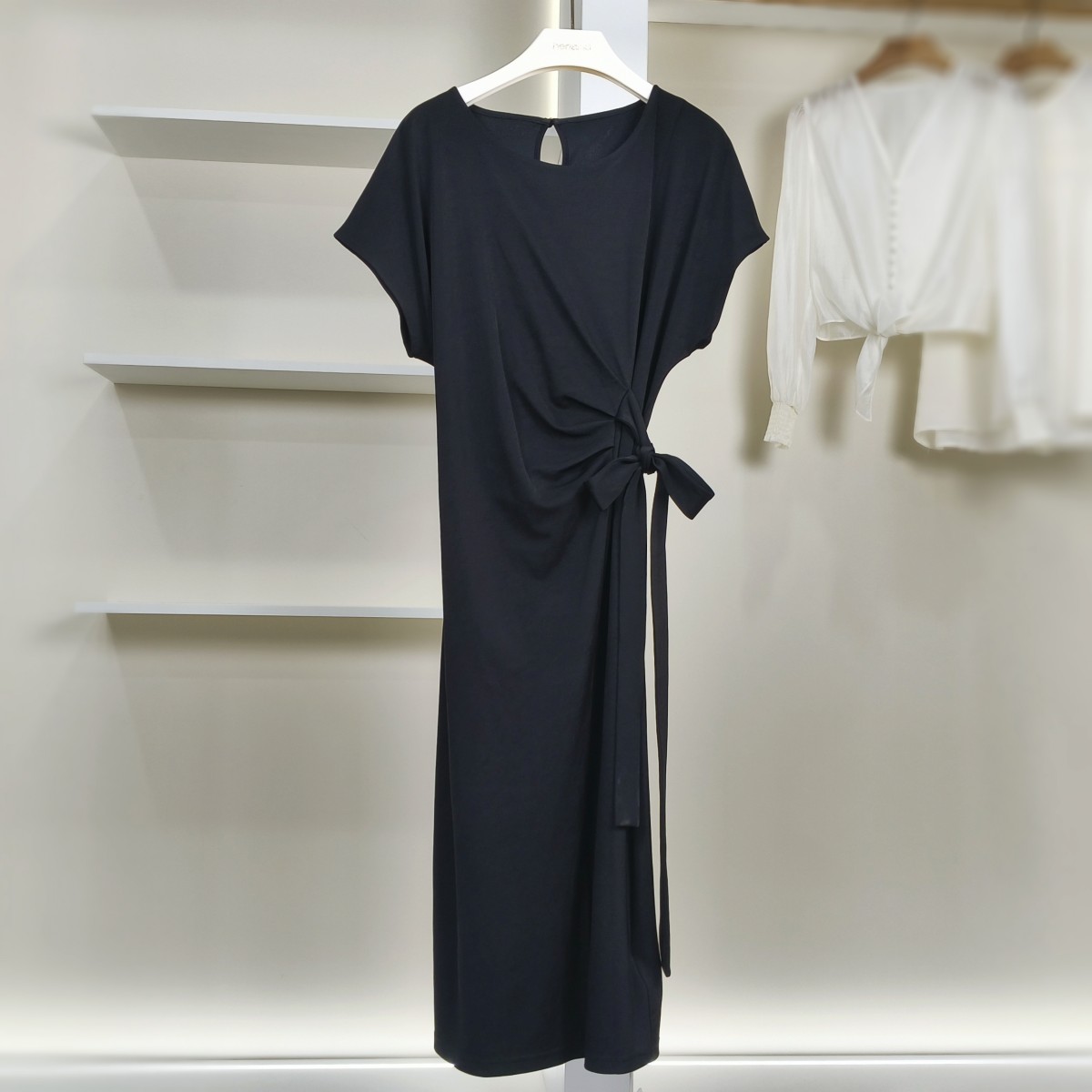 设计师系列  Z682  女装时尚收腰显瘦系带短袖连衣裙黑色LQ0059