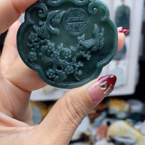 翡翠颈饰未镶嵌翡翠