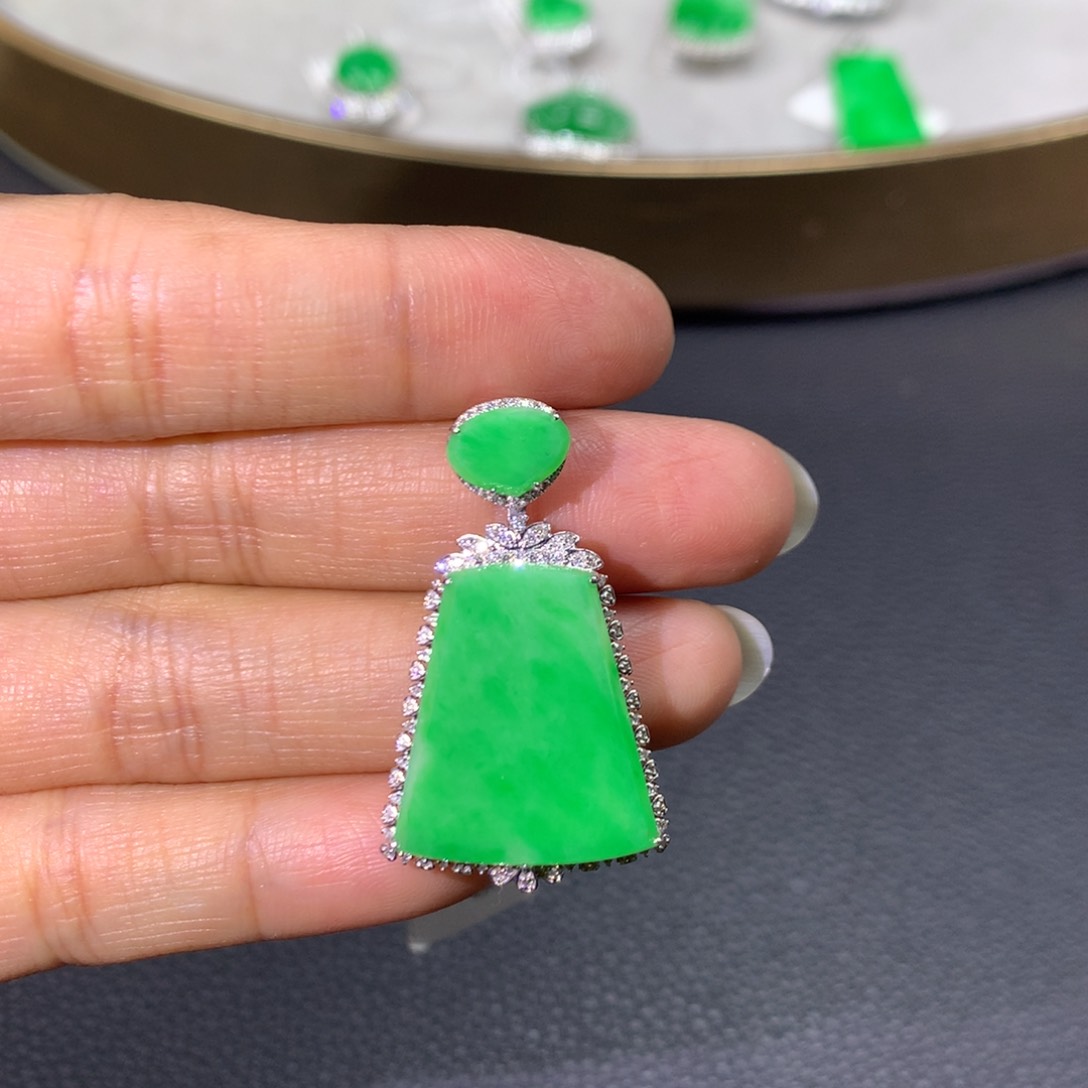 翡翠颈饰18K金镶嵌翡翠