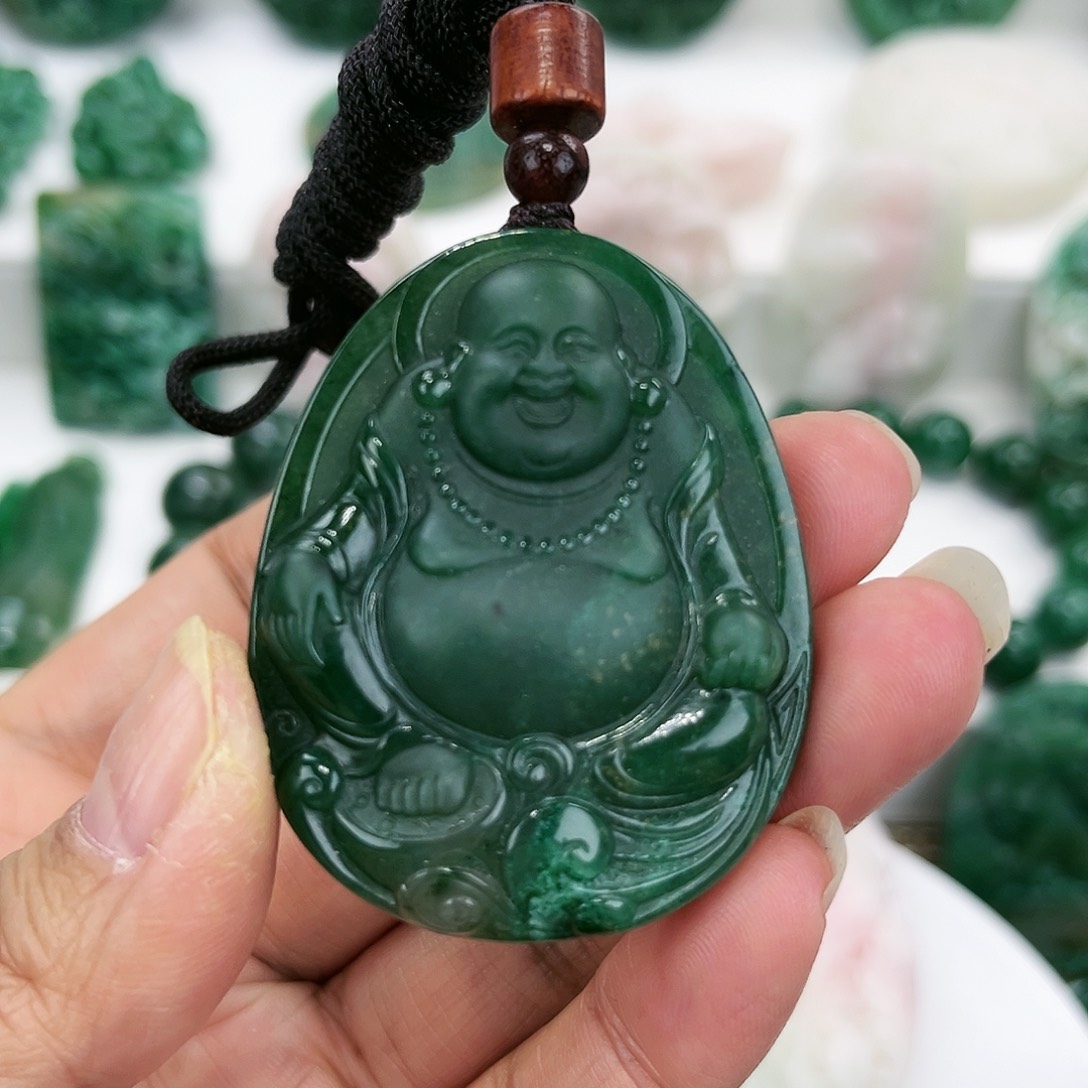 独山玉颈饰未镶嵌秋*