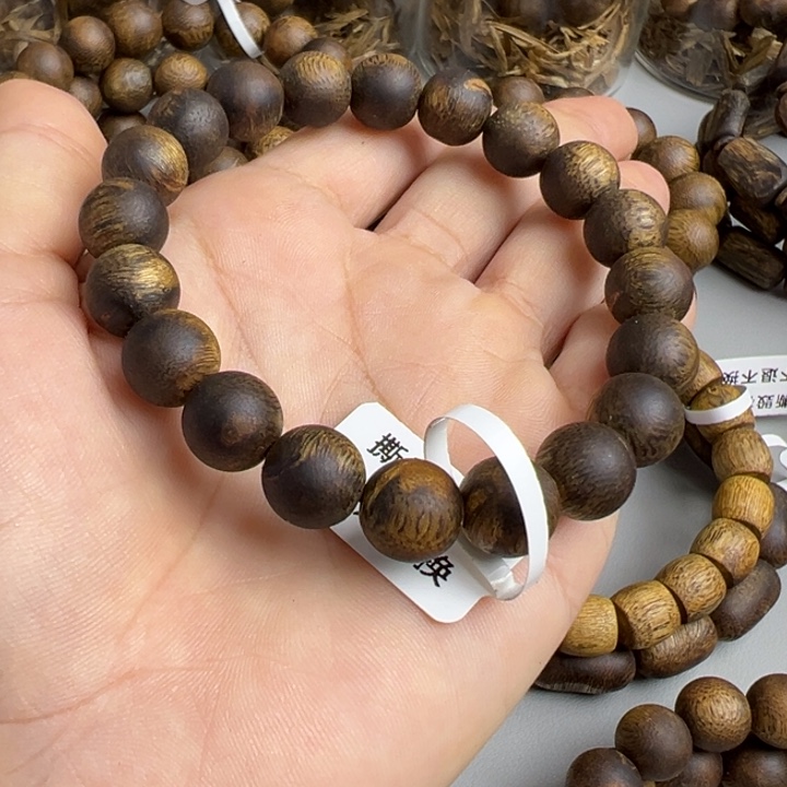 沉香碎屑沉香奇楠老料高油脂沉水浮圆珠单圈11.3克