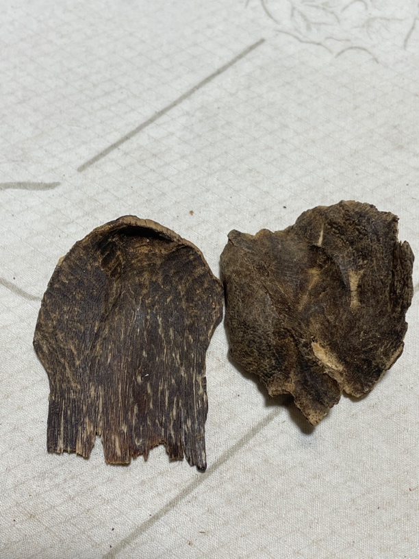 沉香包头6.09克，尖峰岭古树香，黑亮丽，清香甜凉，干净。