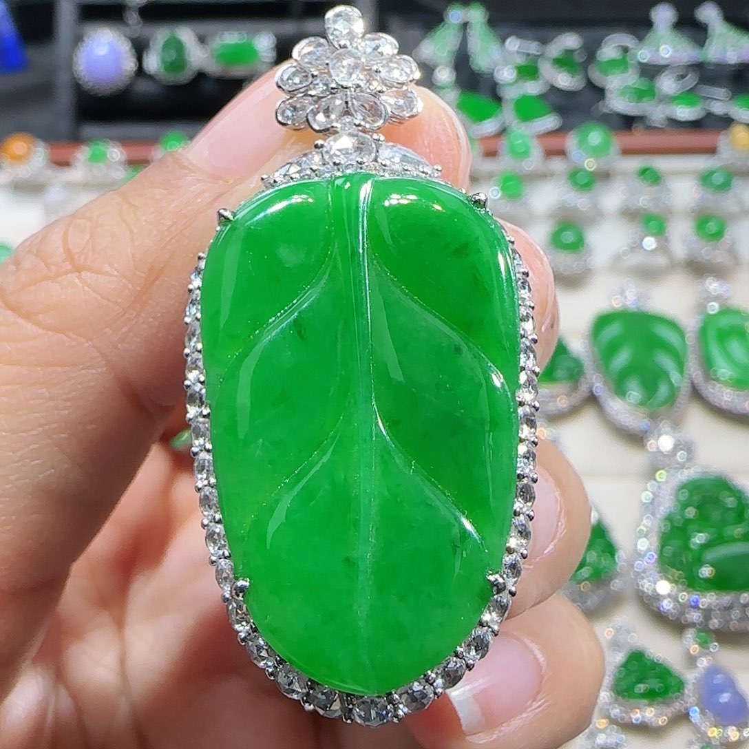 翡翠吊坠(不含链)18K金镶嵌