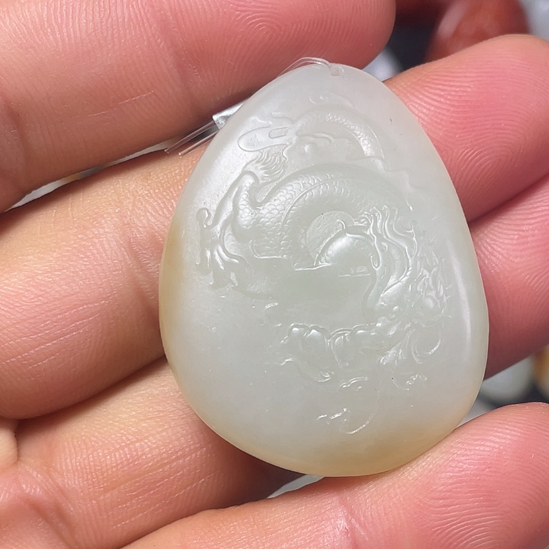 和田玉未镶嵌颈饰吊坠