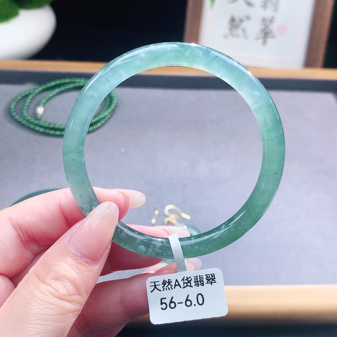 翡翠手镯（圆镯）未镶嵌