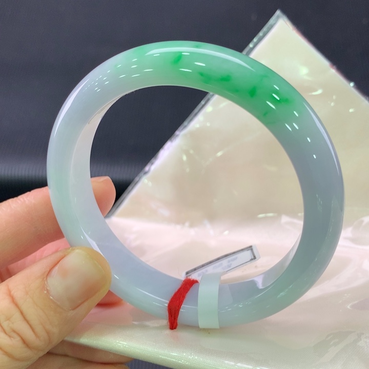 翡翠未镶嵌手镯正圈56