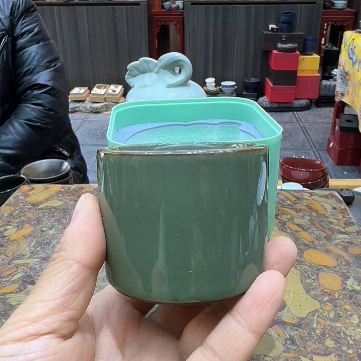 扳指杯一个，瓷。。。品茗