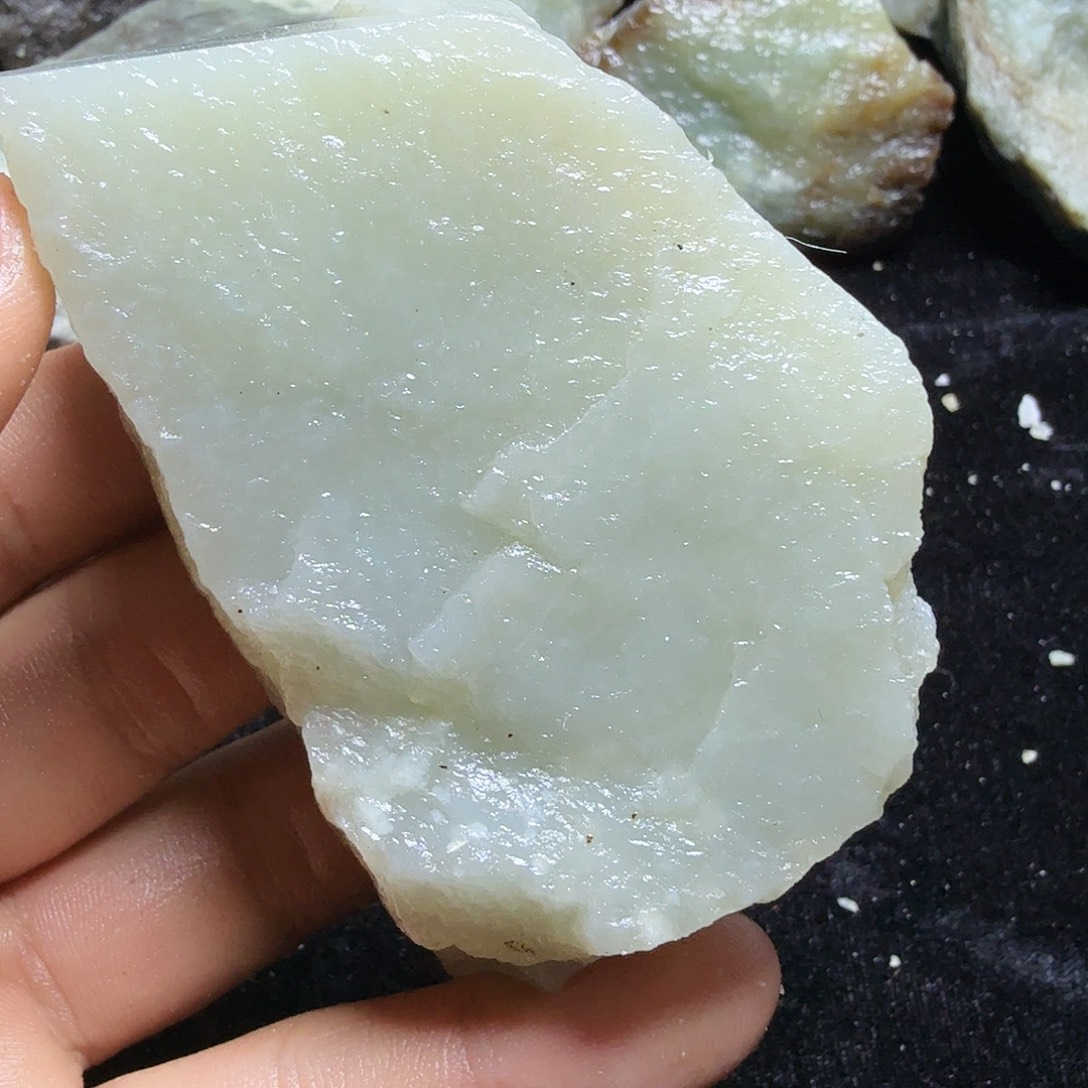 根***哥和田玉（糖玉）未镶嵌珠宝半成品