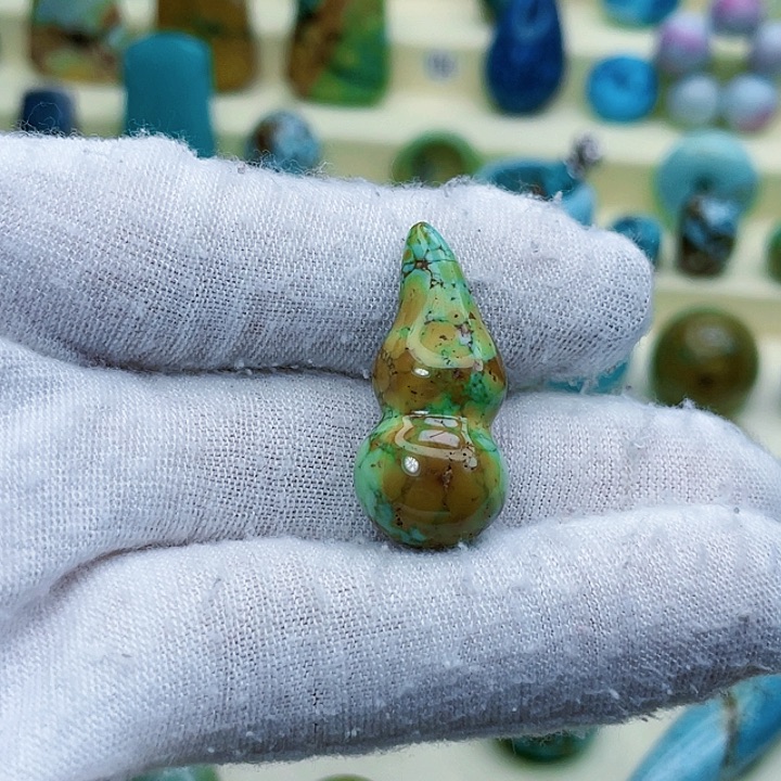 绿松石颈饰未镶嵌